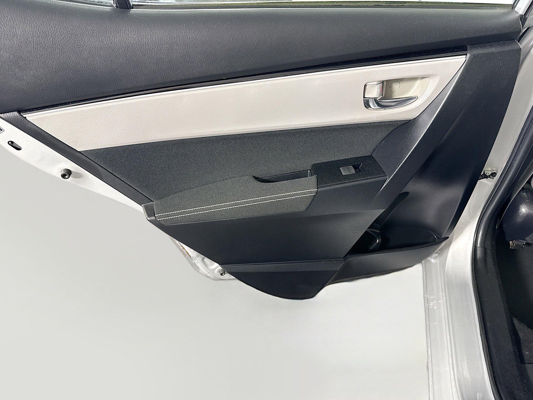 Used 2019 Toyota Corolla LE FWD image 25