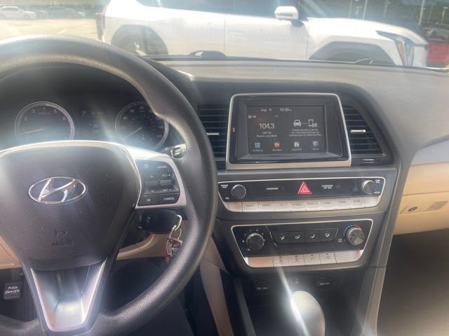 Used 2019 Hyundai Sonata SE FWD image 2