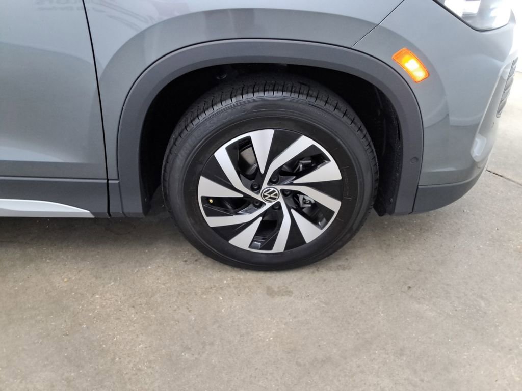Certified 2025 Volkswagen Tiguan S FWD image 22