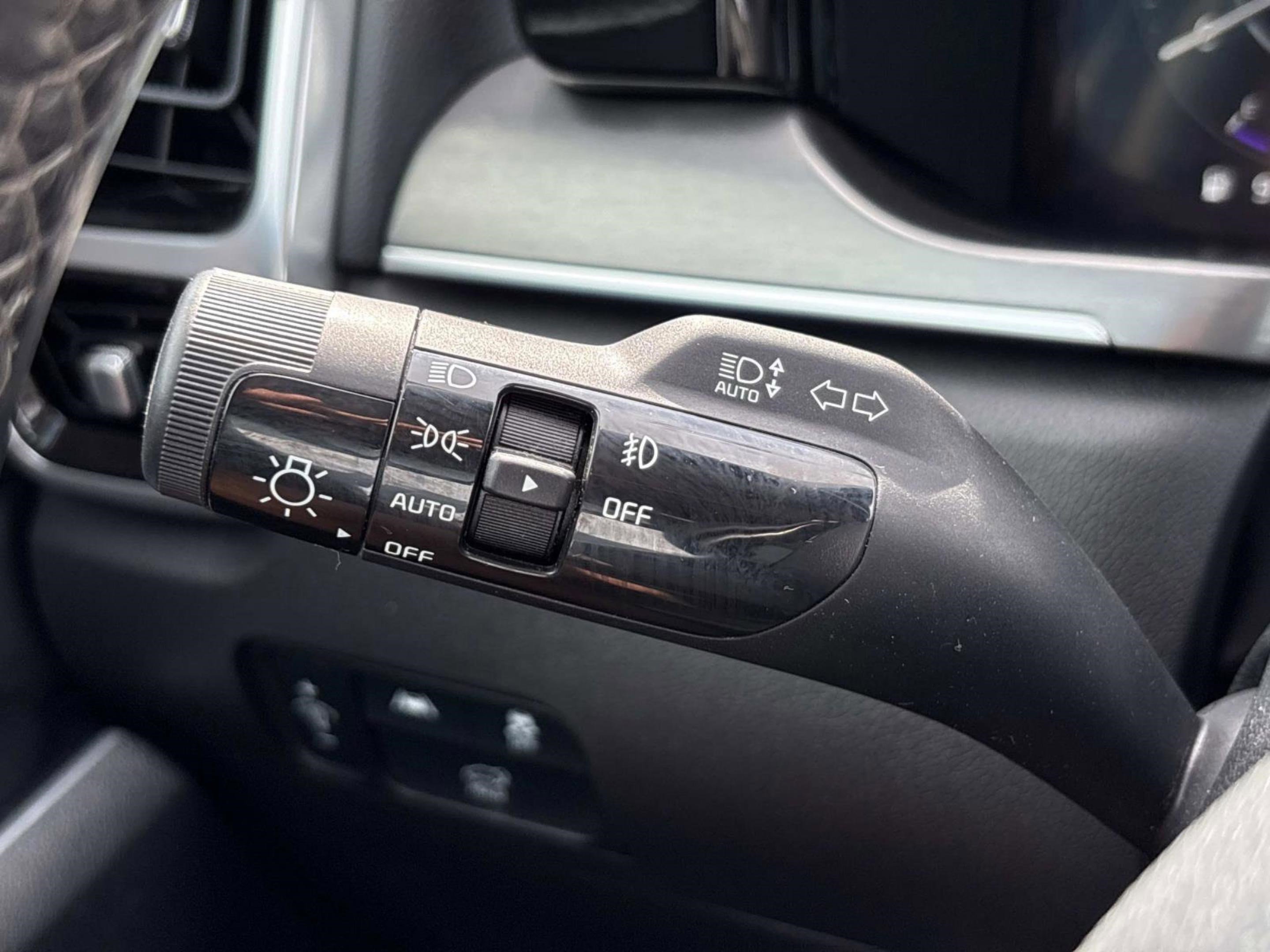 Used 2023 Kia Sorento SX image 32