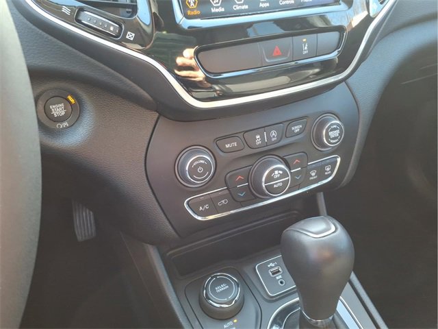 Used 2022 Jeep Cherokee Limited image 18