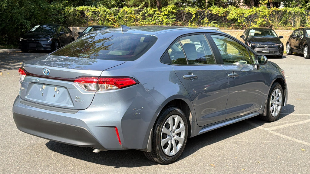 Used 2025 Toyota Corolla LE FWD image 4