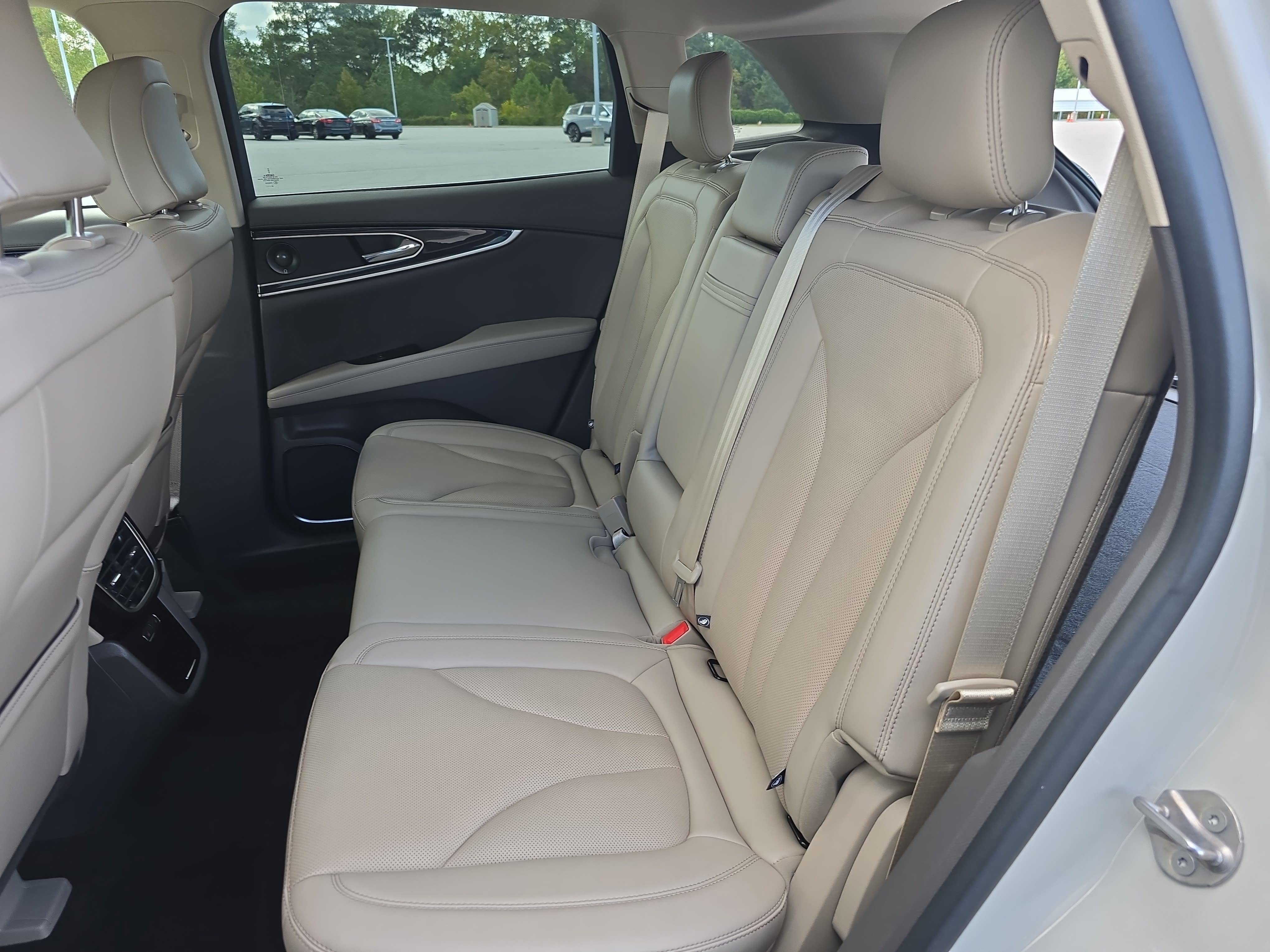 Used 2023 Lincoln Nautilus Reserve w/ Equipment Group 201A AWD/4WD image 14