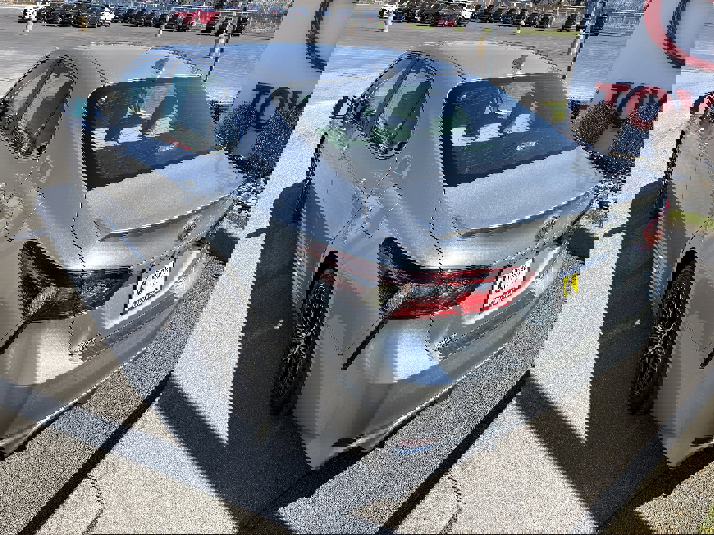 Used 2023 Toyota Camry SE image 6