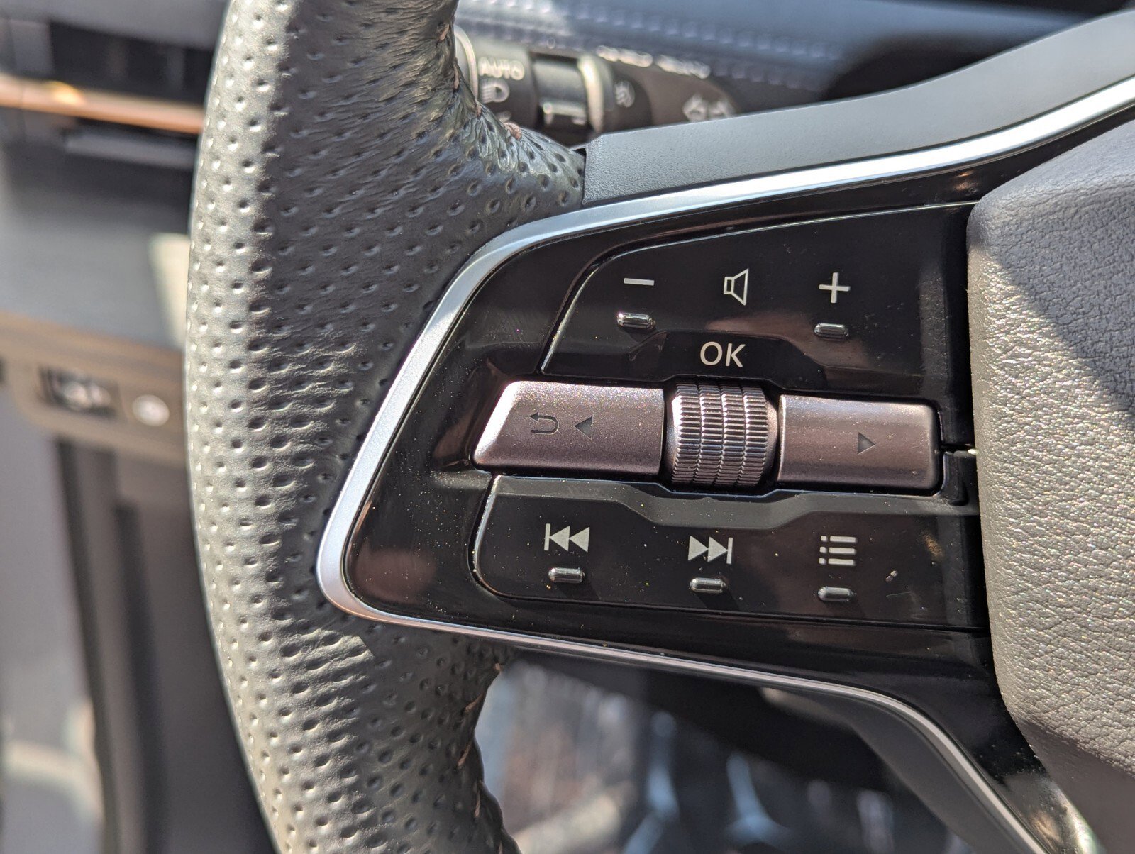 Certified 2024 Nissan Ariya AWD image 32