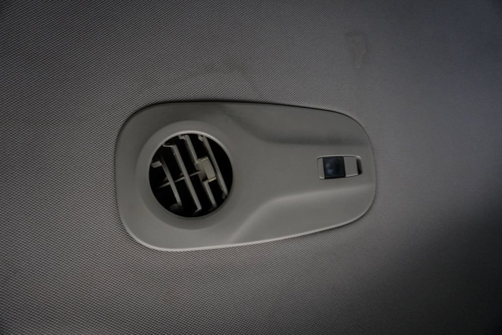 Used 2020 Chrysler Pacifica Touring-L FWD image 10