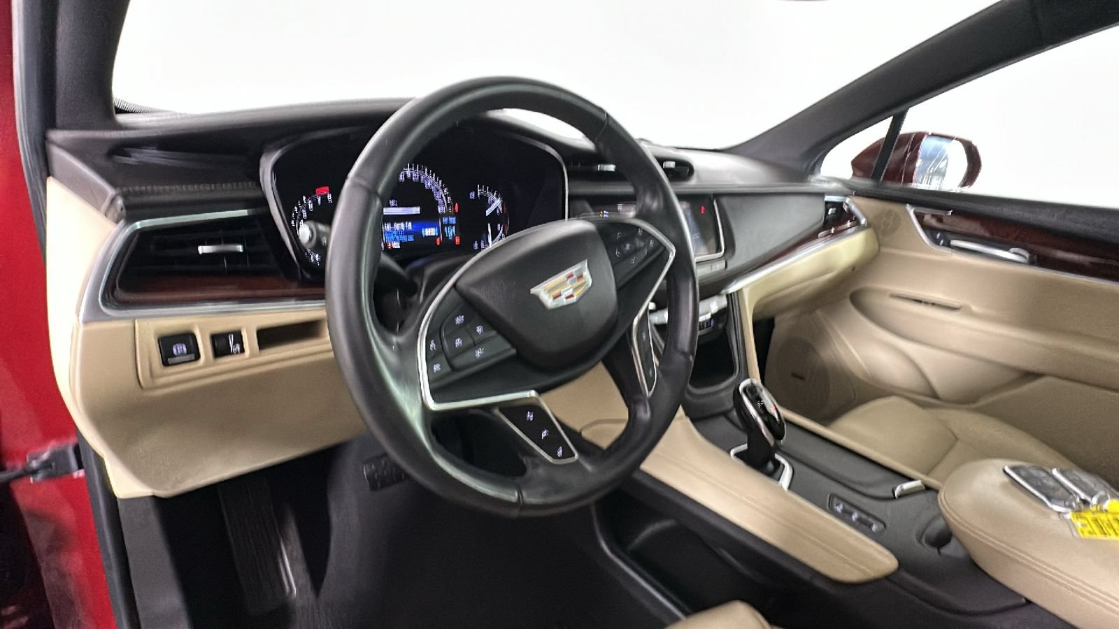 Used 2018 Cadillac XT5 Luxury w/ Driver Awareness Package AWD/4WD image 17
