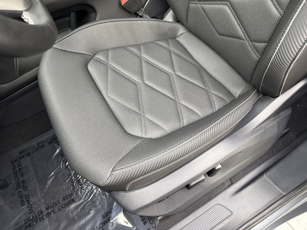 Used 2025 Volkswagen Atlas Cross Sport SE image 28