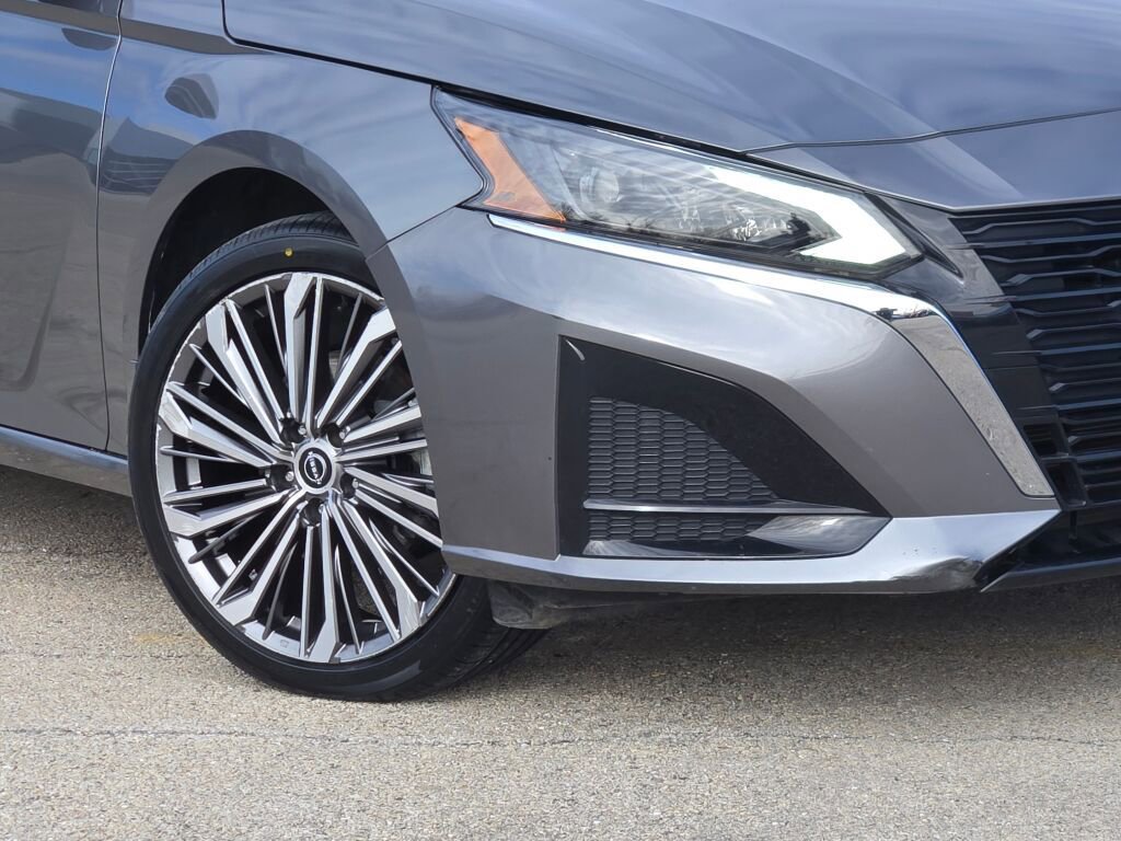 Used 2023 Nissan Altima 2.5 SL image 3