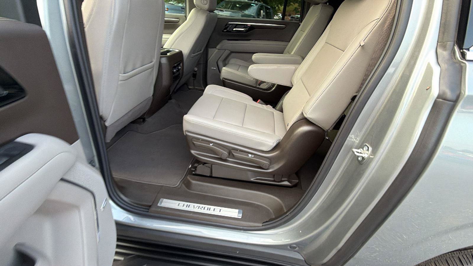 New 2026 Chevrolet Suburban LT w/ Comfort Package AWD/4WD image 18
