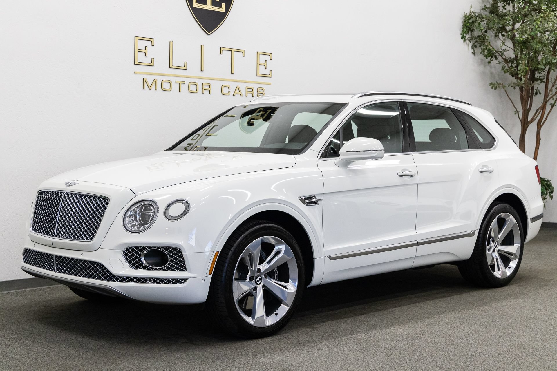 Used 2018 Bentley Bentayga AWD/4WD image 1