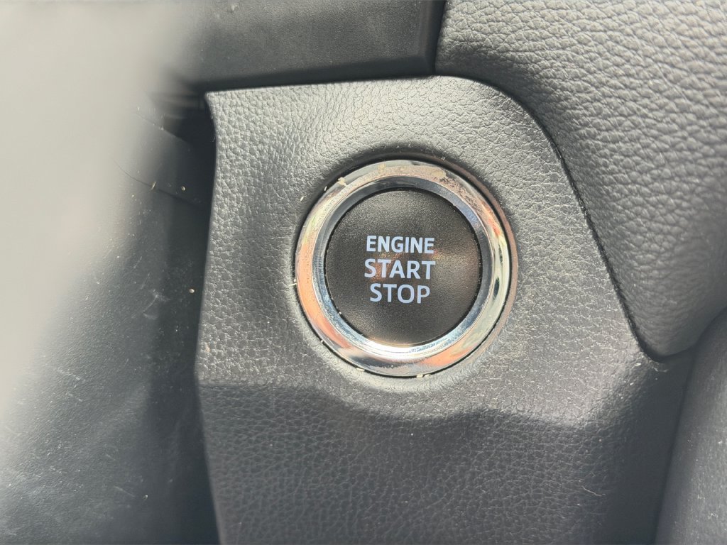 Used 2021 Toyota RAV4 XLE w/ Convenience Package AWD/4WD image 17