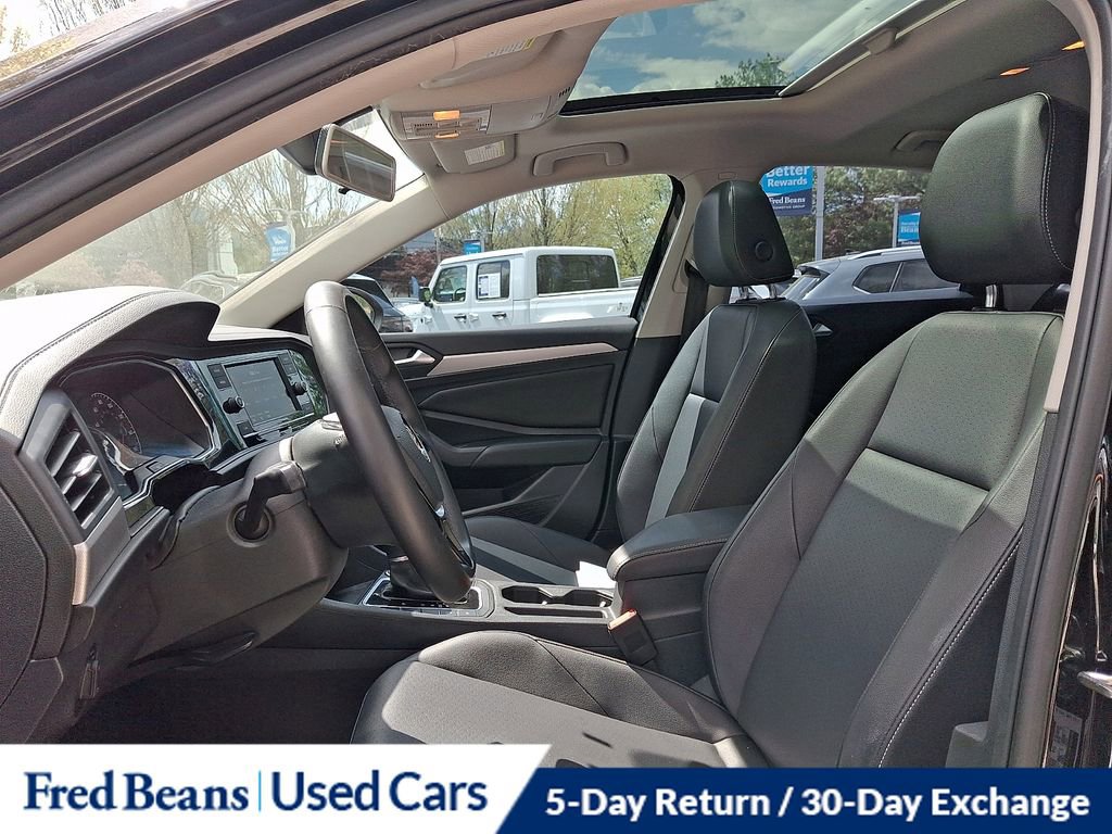 Used 2019 Volkswagen Jetta SE w/ Cold Weather Package image 14