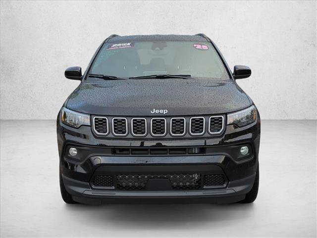 Used 2025 Jeep Compass Latitude image 2
