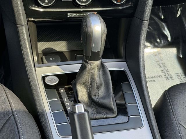 Used 2022 Volkswagen Passat 2.0T SE image 18