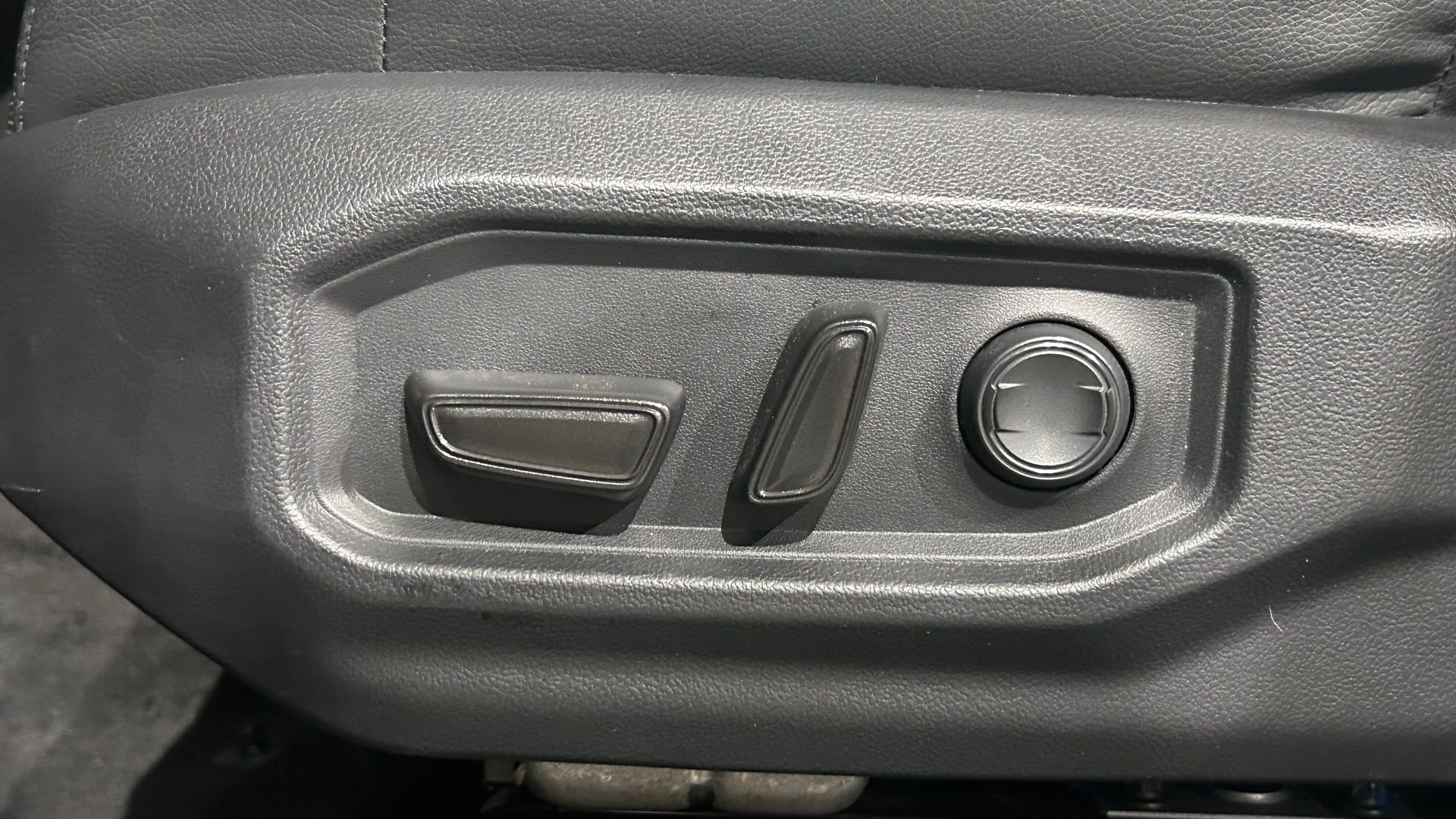 Used 2024 Toyota Tundra SR5 w/ SR5 Premium Package image 35