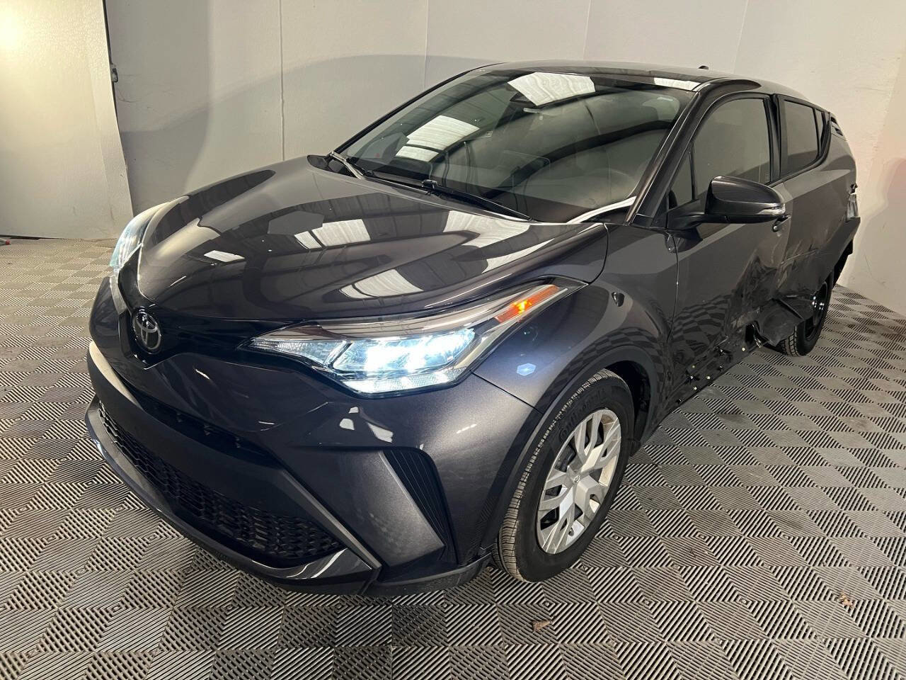 Used 2021 Toyota C-HR LE image 2