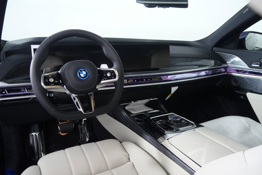 Used 2026 BMW 750e xDrive w/ Executive Package image 19