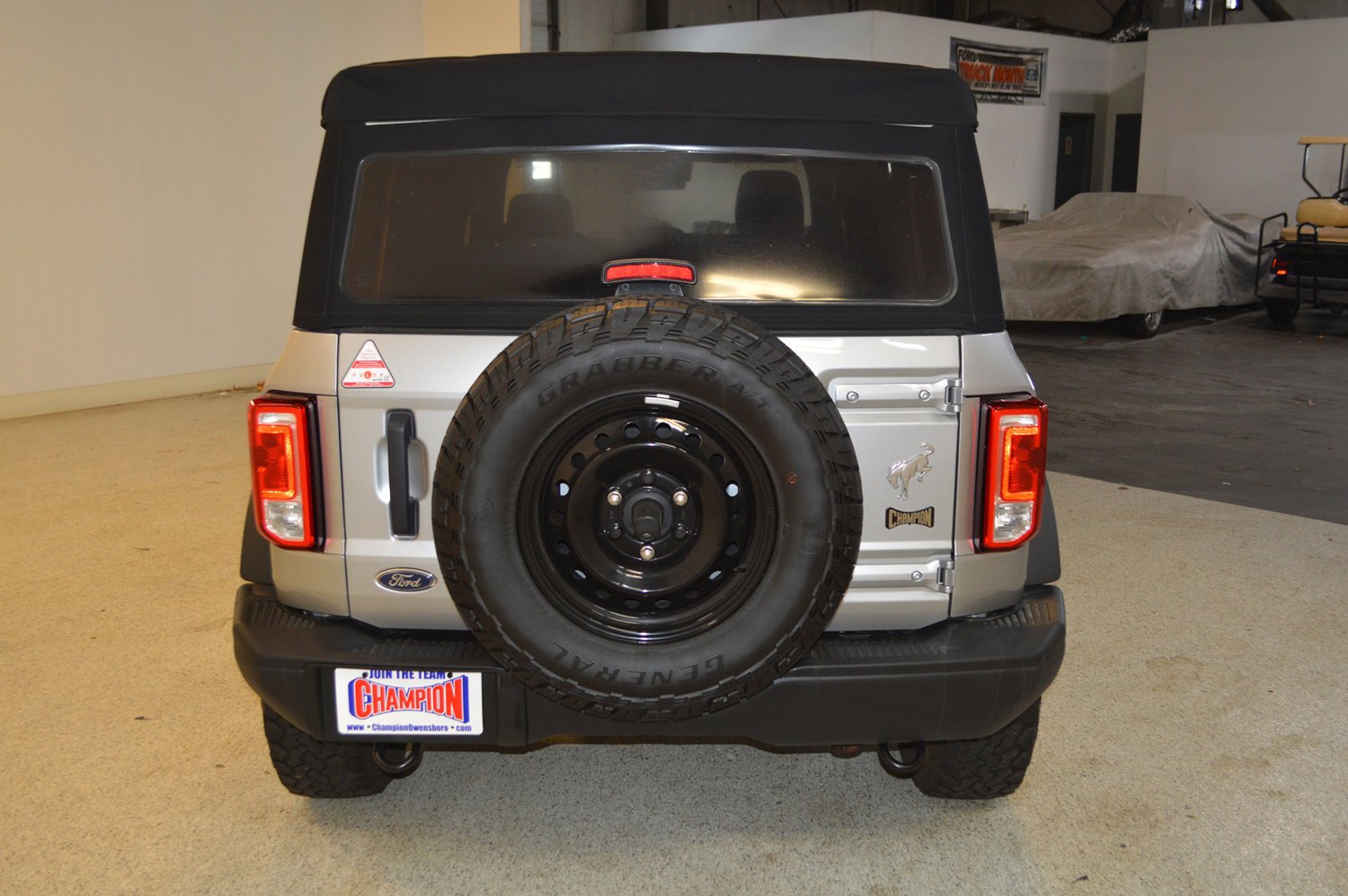 Used 2021 Ford Bronco Black Diamond image 4