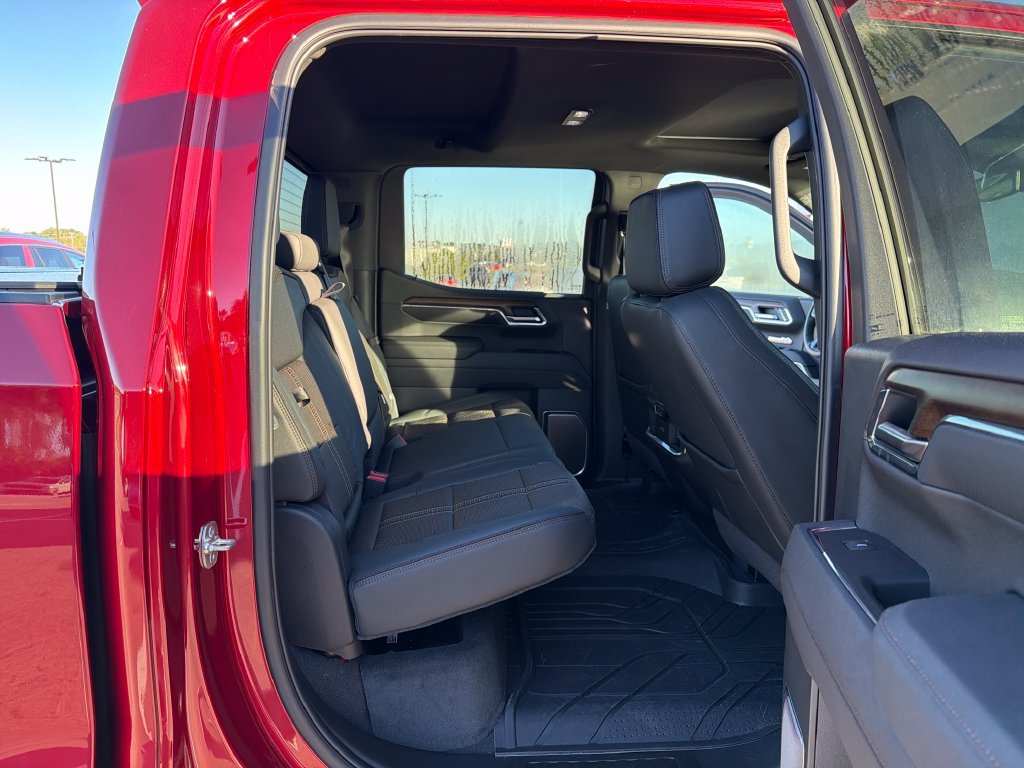 Used 2025 Chevrolet Silverado 1500 High Country w/ High Country Premium Package AWD/4WD image 37