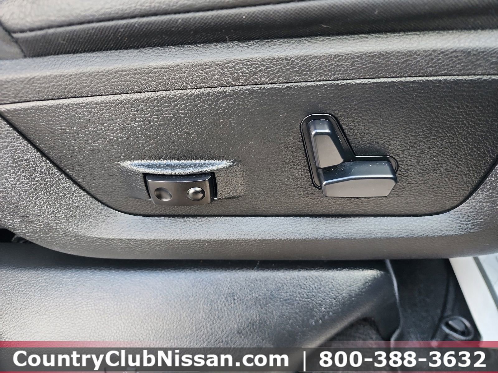 Used 2017 RAM 1500 Laramie AWD/4WD image 32