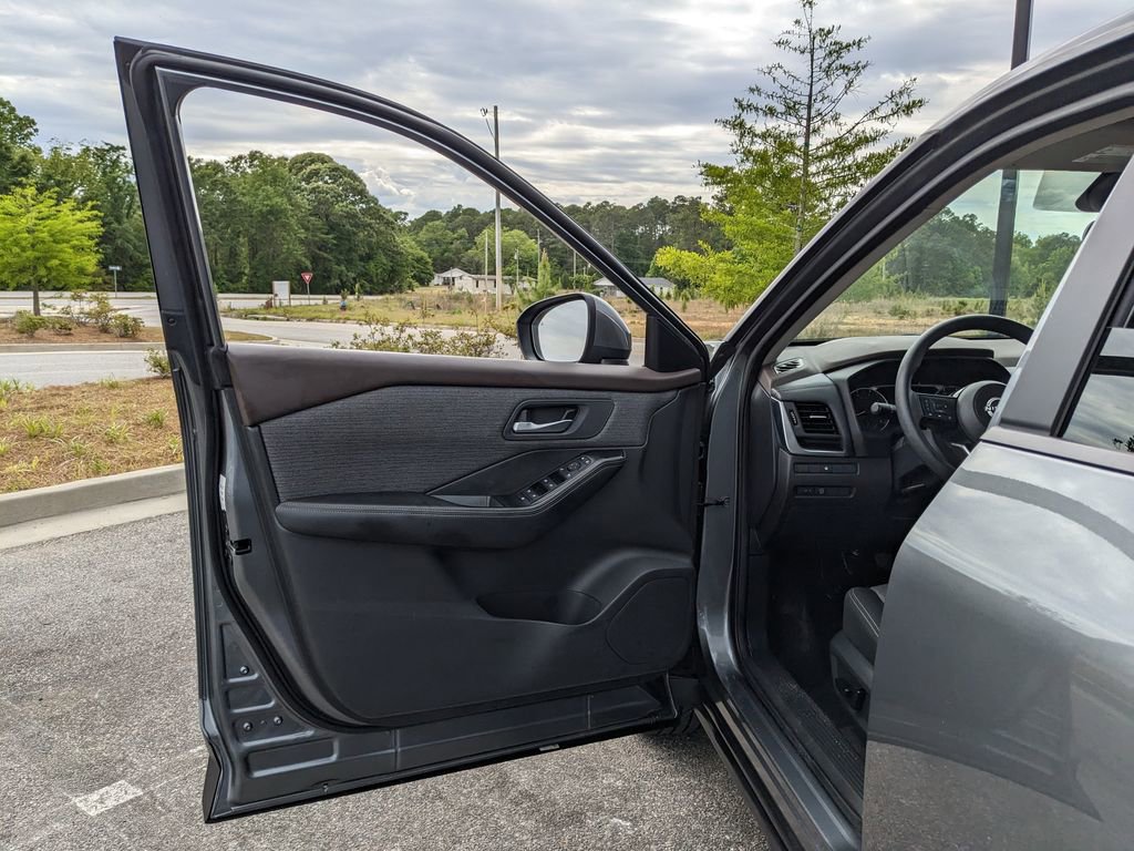 Used 2023 Nissan Rogue SV FWD image 51