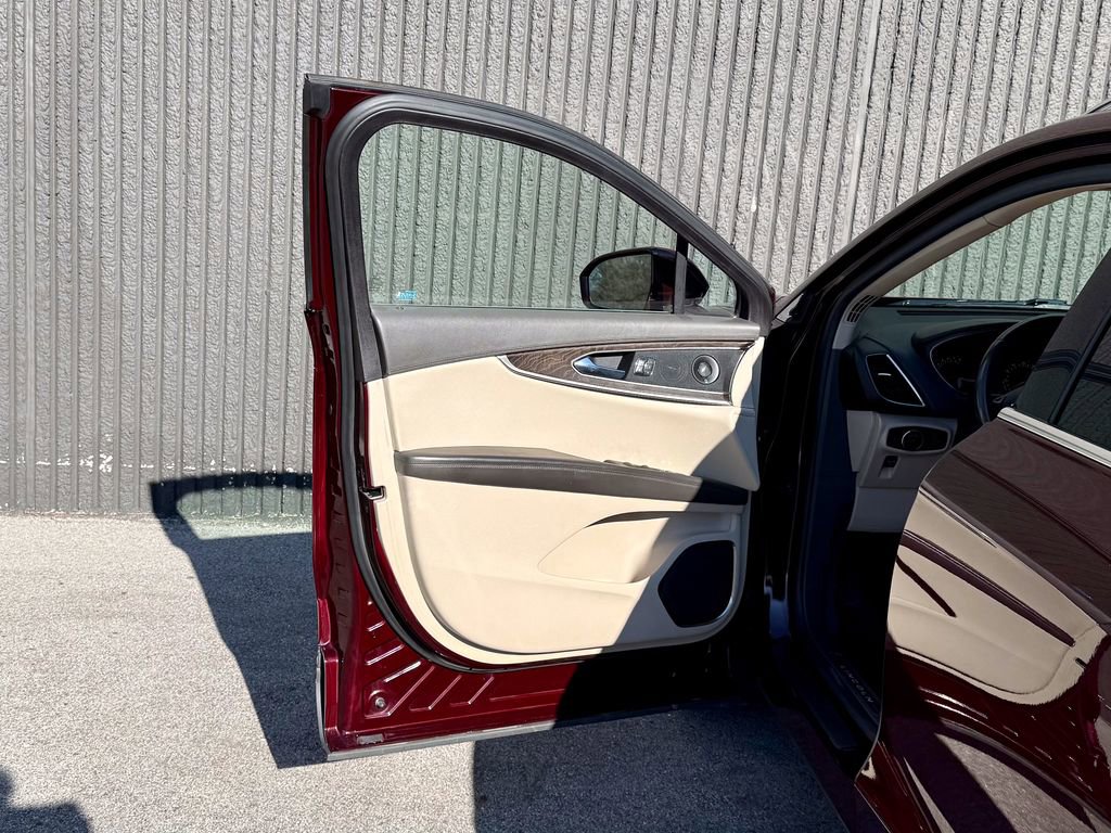 Used 2017 Lincoln MKX Reserve w/ Lincoln MKX Climate Package image 13