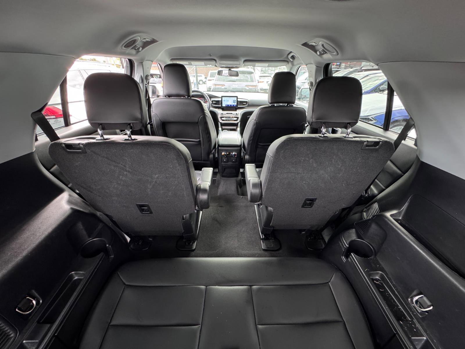 Used 2022 Ford Explorer XLT w/ Equipment Group 202A image 9