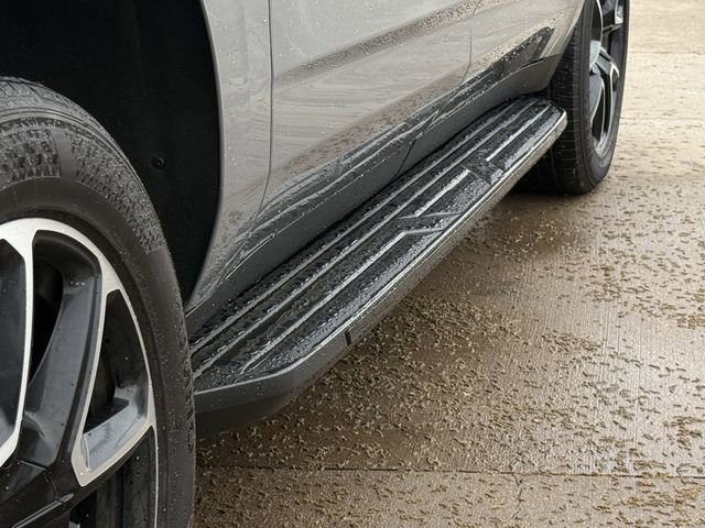 Used 2024 Chevrolet Suburban RST image 9