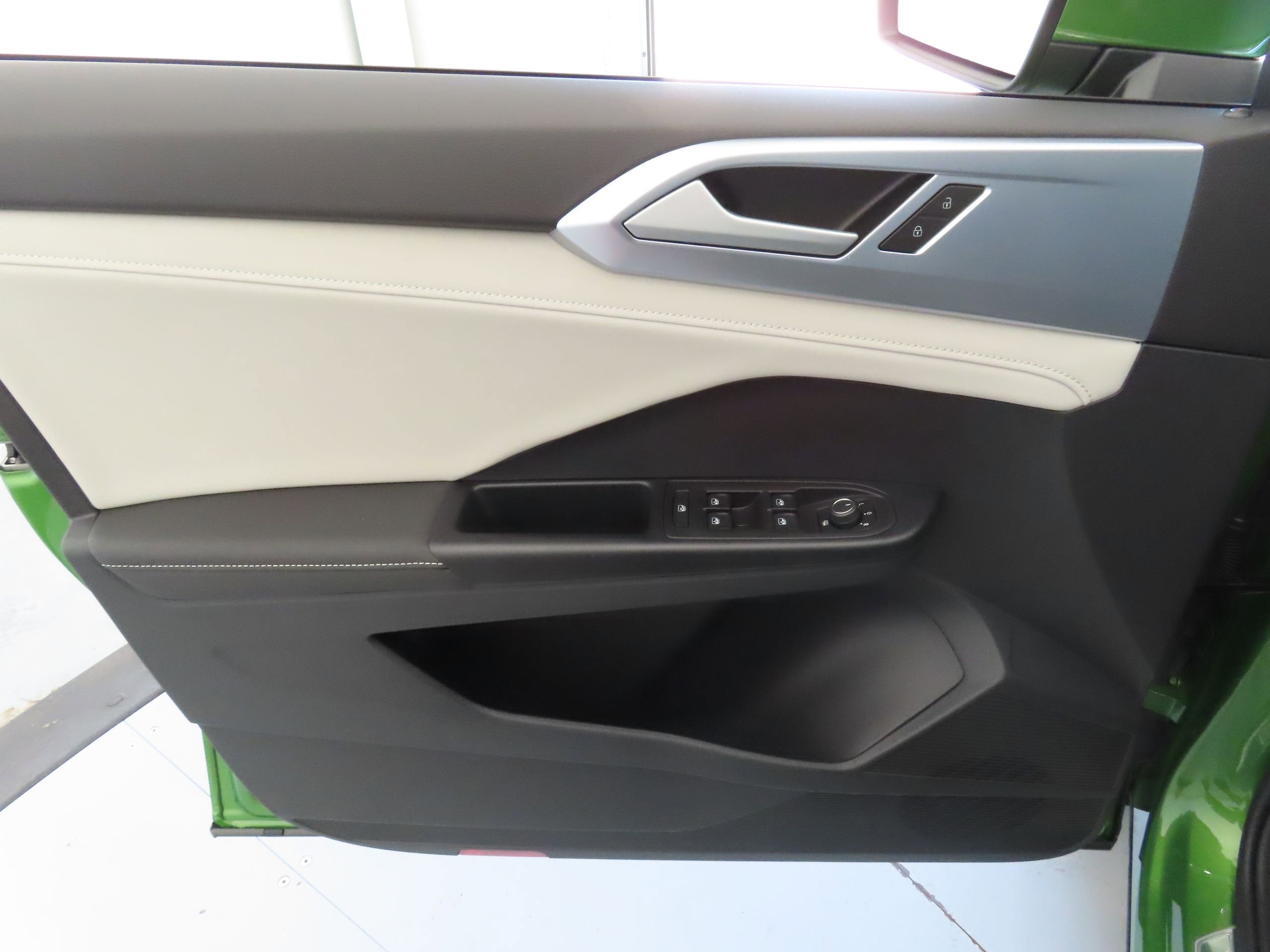 New 2025 Volkswagen Taos SE image 11