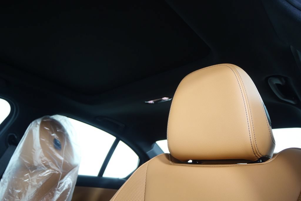 Used 2026 BMW 330i Sedan w/ Premium Package RWD image 11