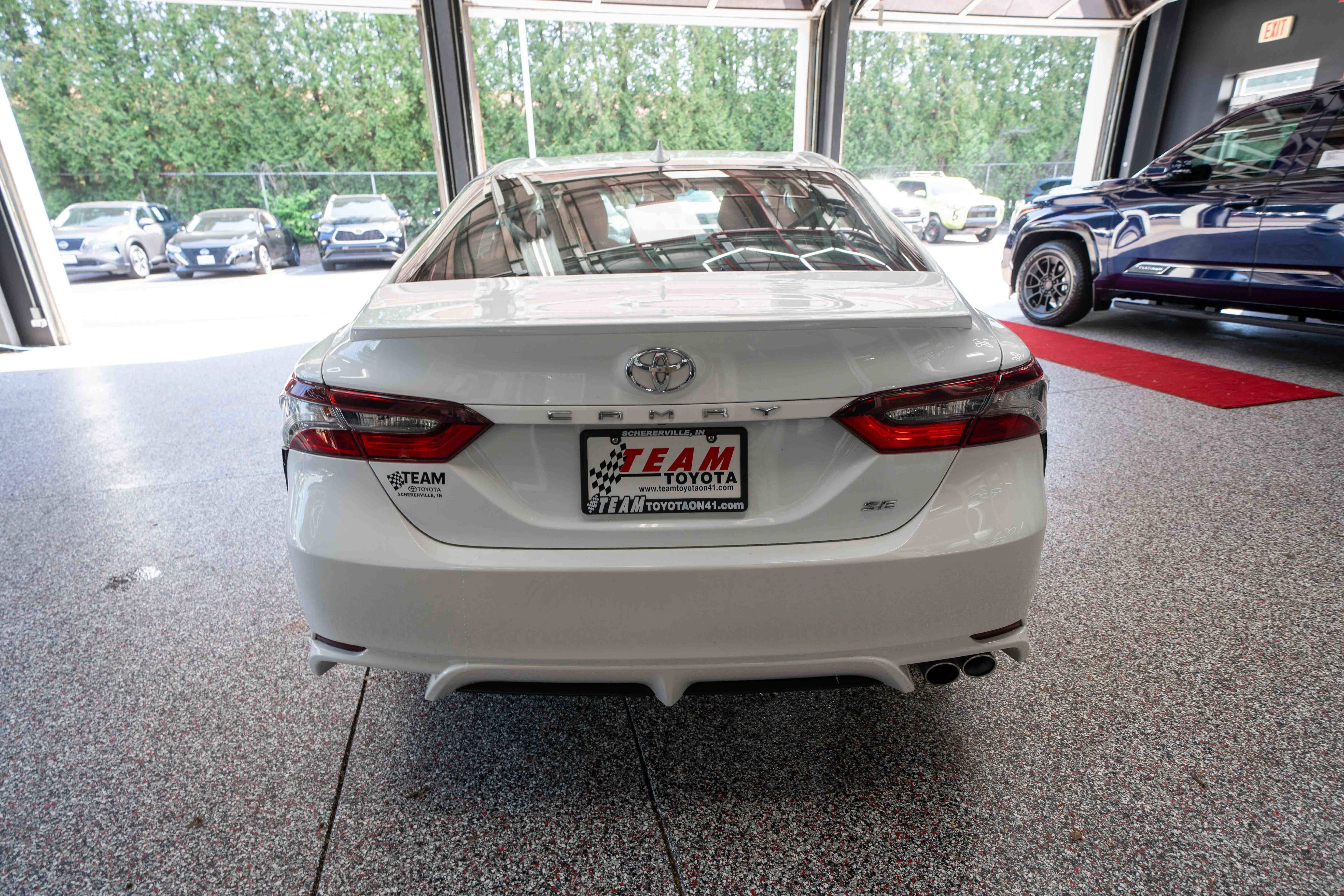 Used 2022 Toyota Camry SE FWD image 3