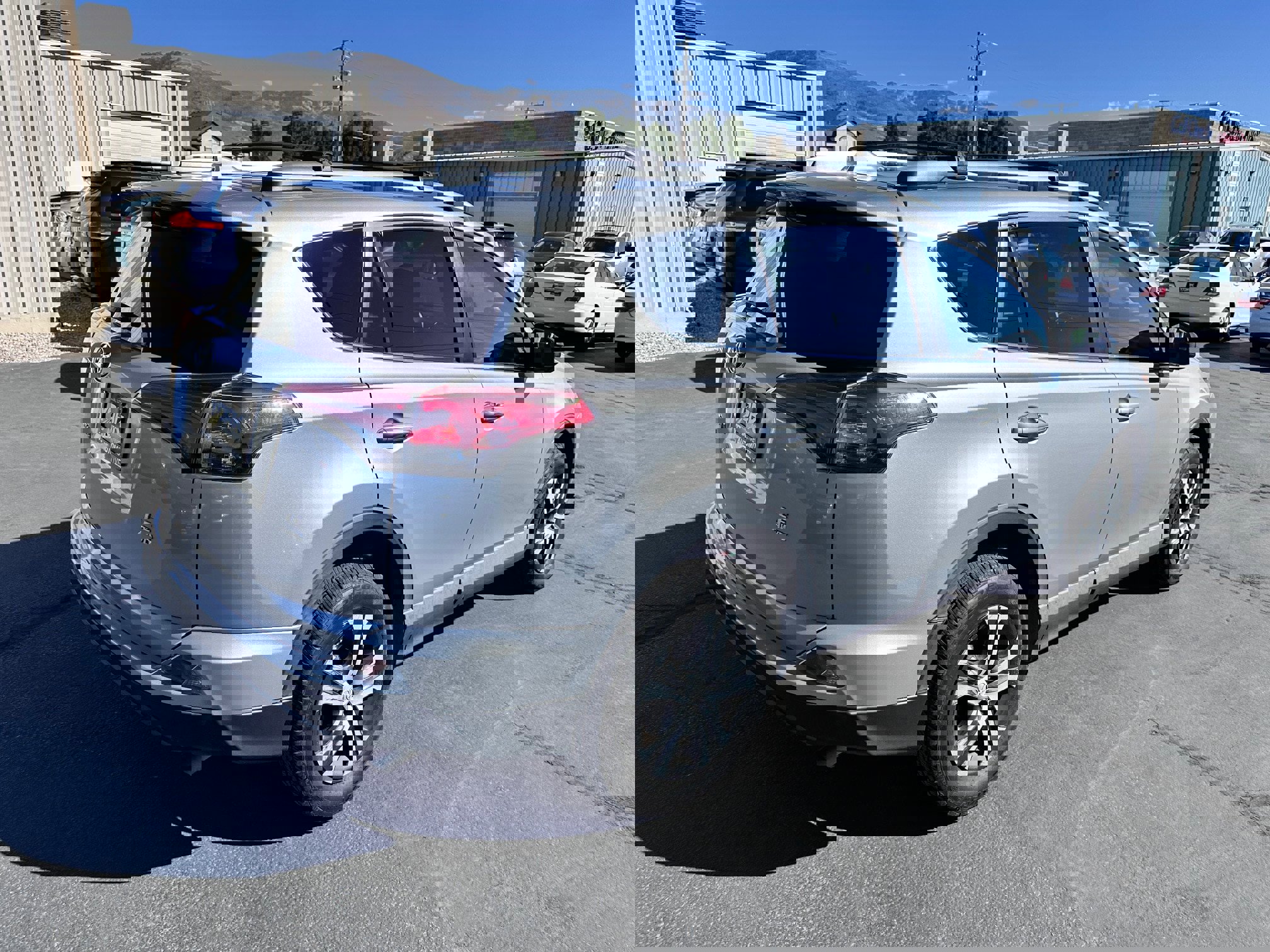 Used 2016 Toyota RAV4 LE image 3