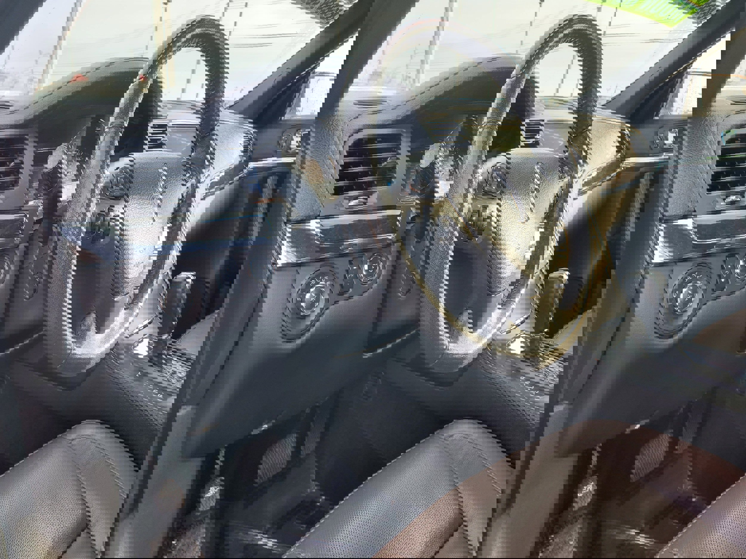 Used 2016 Lincoln MKS image 8