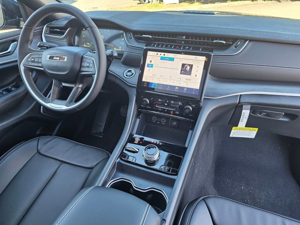 New 2024 Jeep Grand Cherokee Limited 4xe w/ Luxury Tech Group II image 11