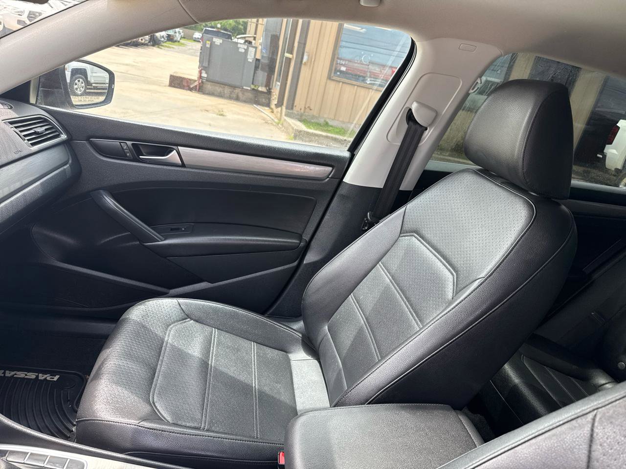 Used 2015 Volkswagen Passat TDI SE FWD image 20