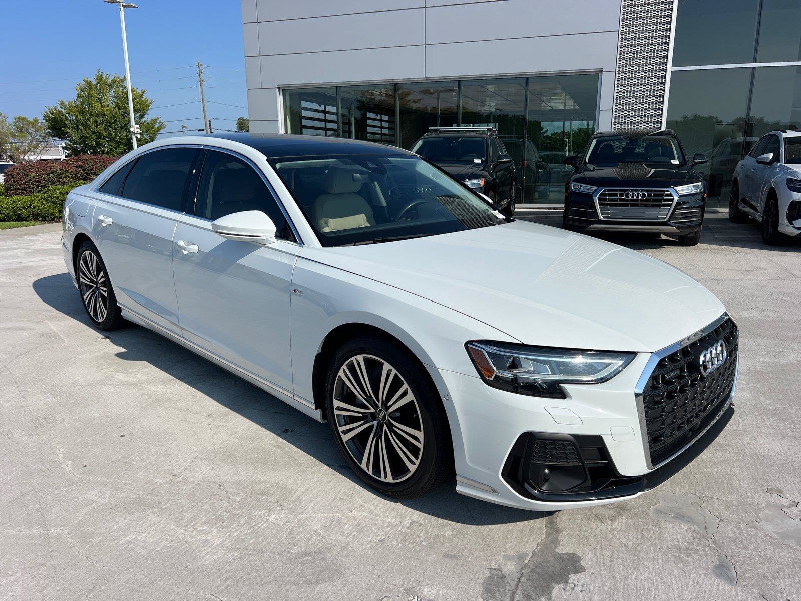 Used 2022 Audi A8 L 3.0T AWD/4WD image 3