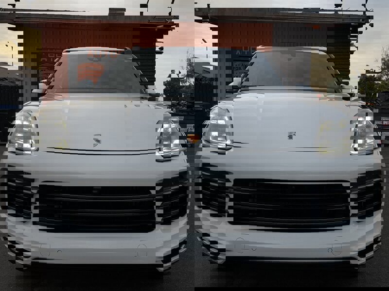 Used 2023 Porsche Cayenne S Platinum w/ Premium Package Plus image 2