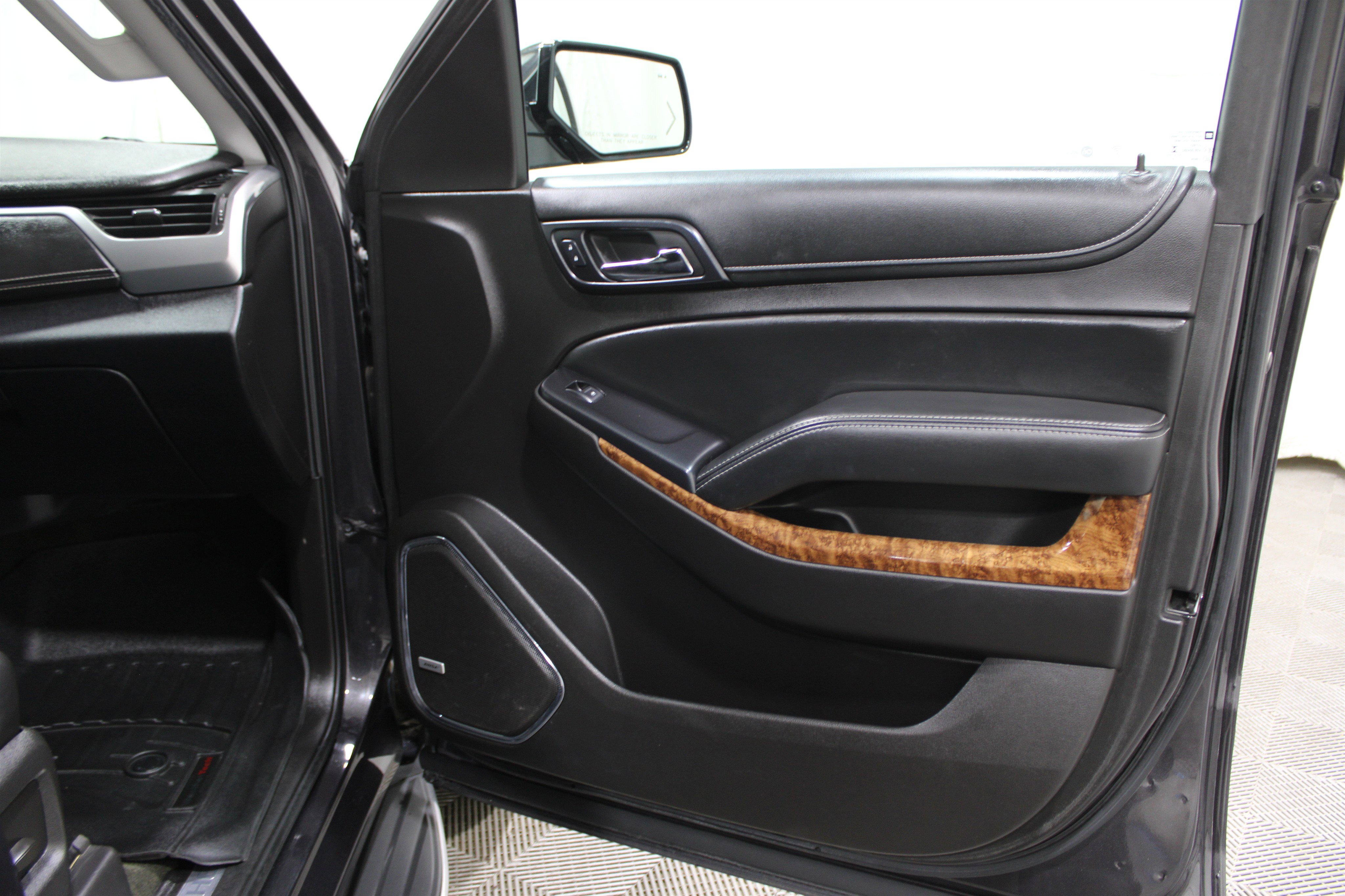 Used 2016 Chevrolet Suburban LTZ image 30