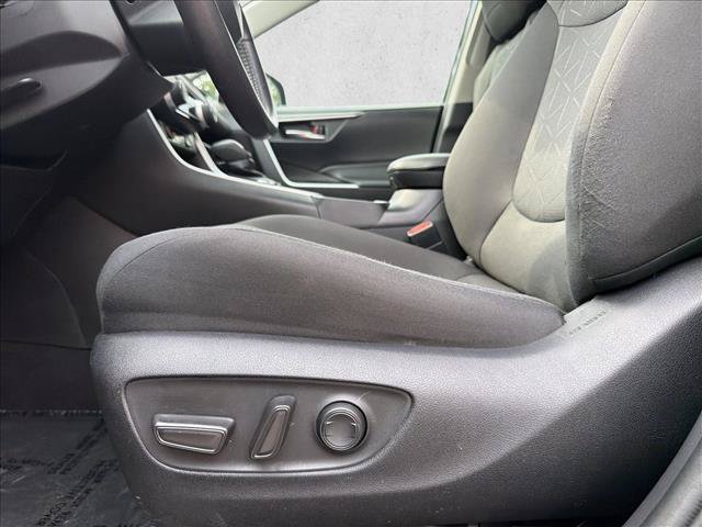 Used 2021 Toyota RAV4 XLE w/ Convenience Package AWD/4WD image 10