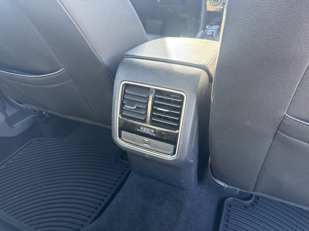 Used 2018 Volkswagen Passat 3.6 image 36