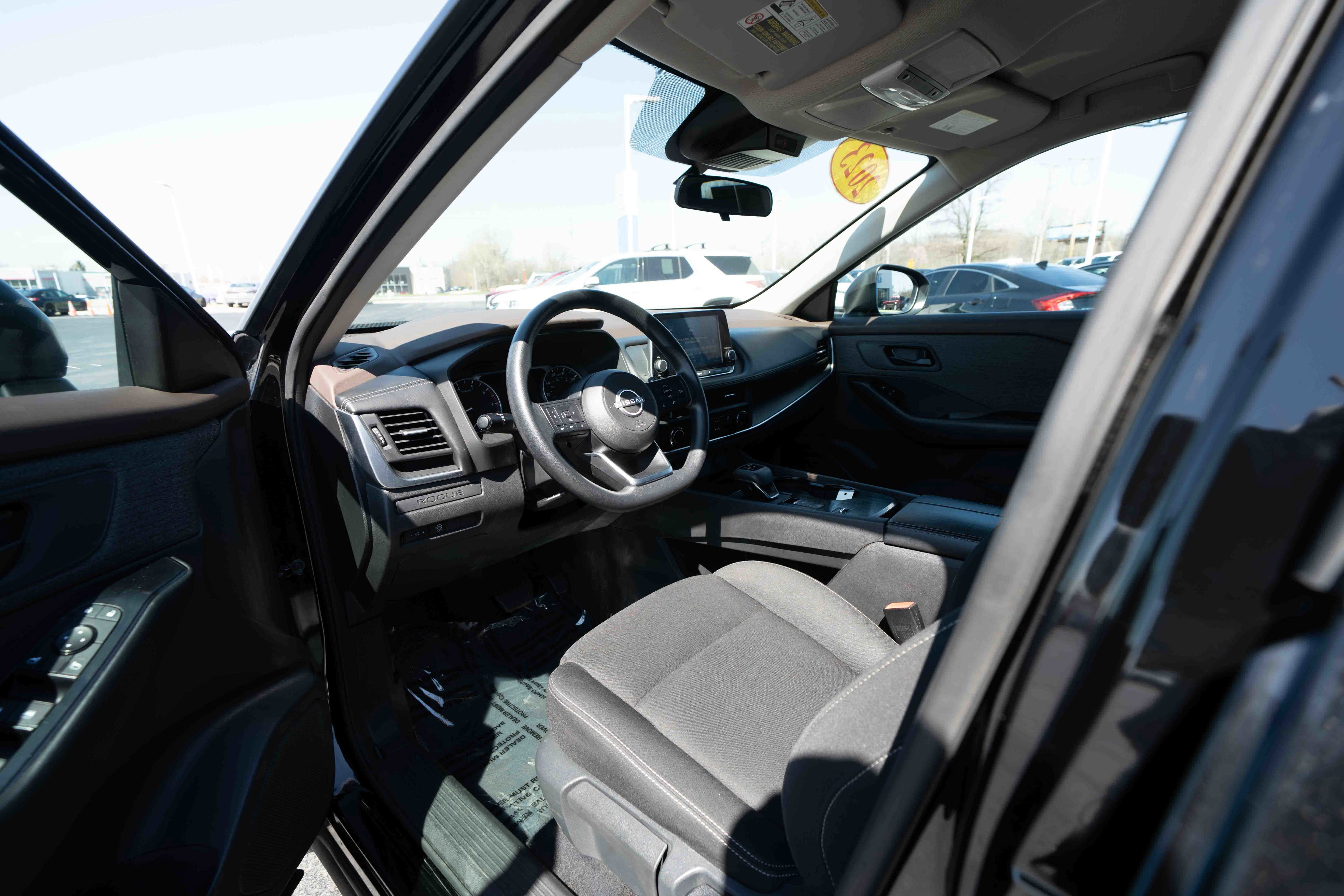 Used 2023 Nissan Rogue S FWD image 8