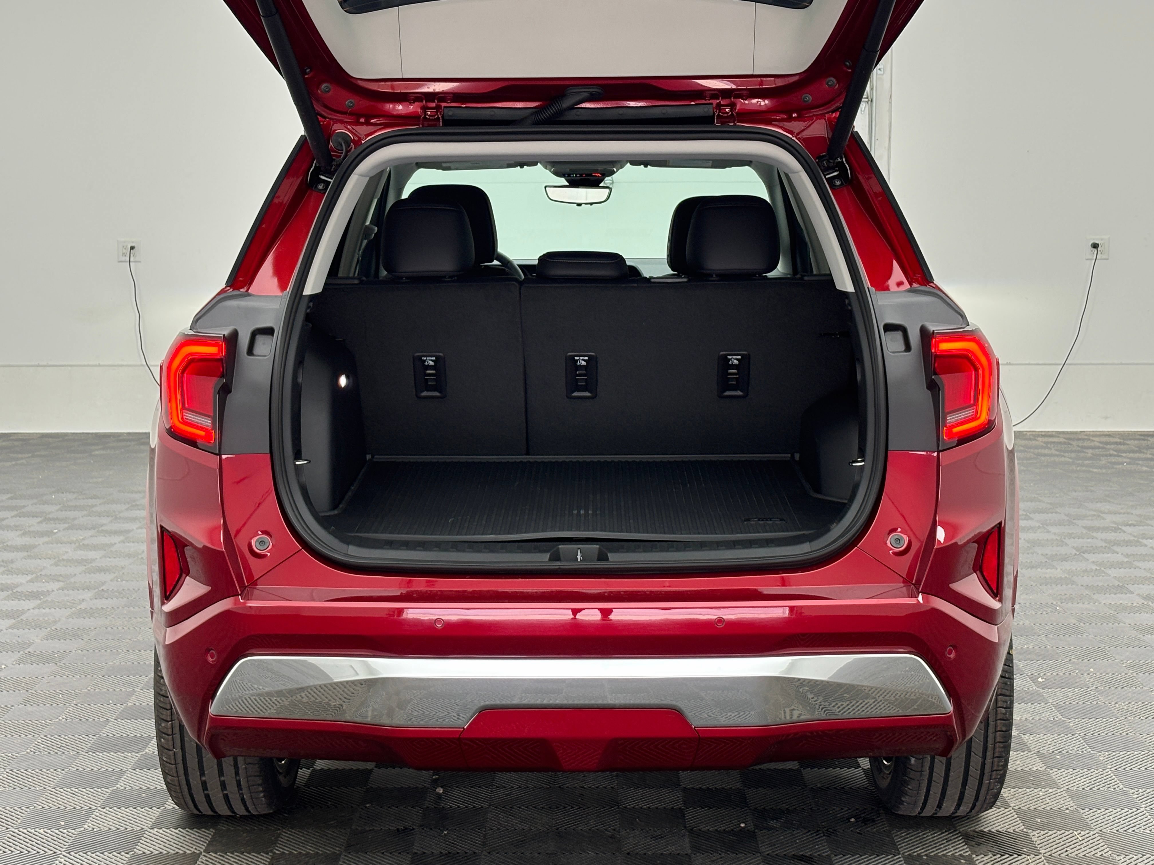 New 2027 GMC Terrain Denali w/ LPO, Floor Liner Package AWD/4WD image 11