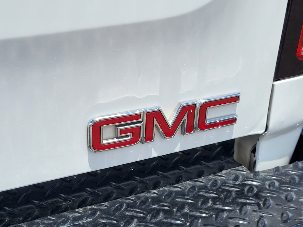 Used 2014 GMC Sierra 2500 Denali w/ Suspension Package, Off-Road AWD/4WD image 8