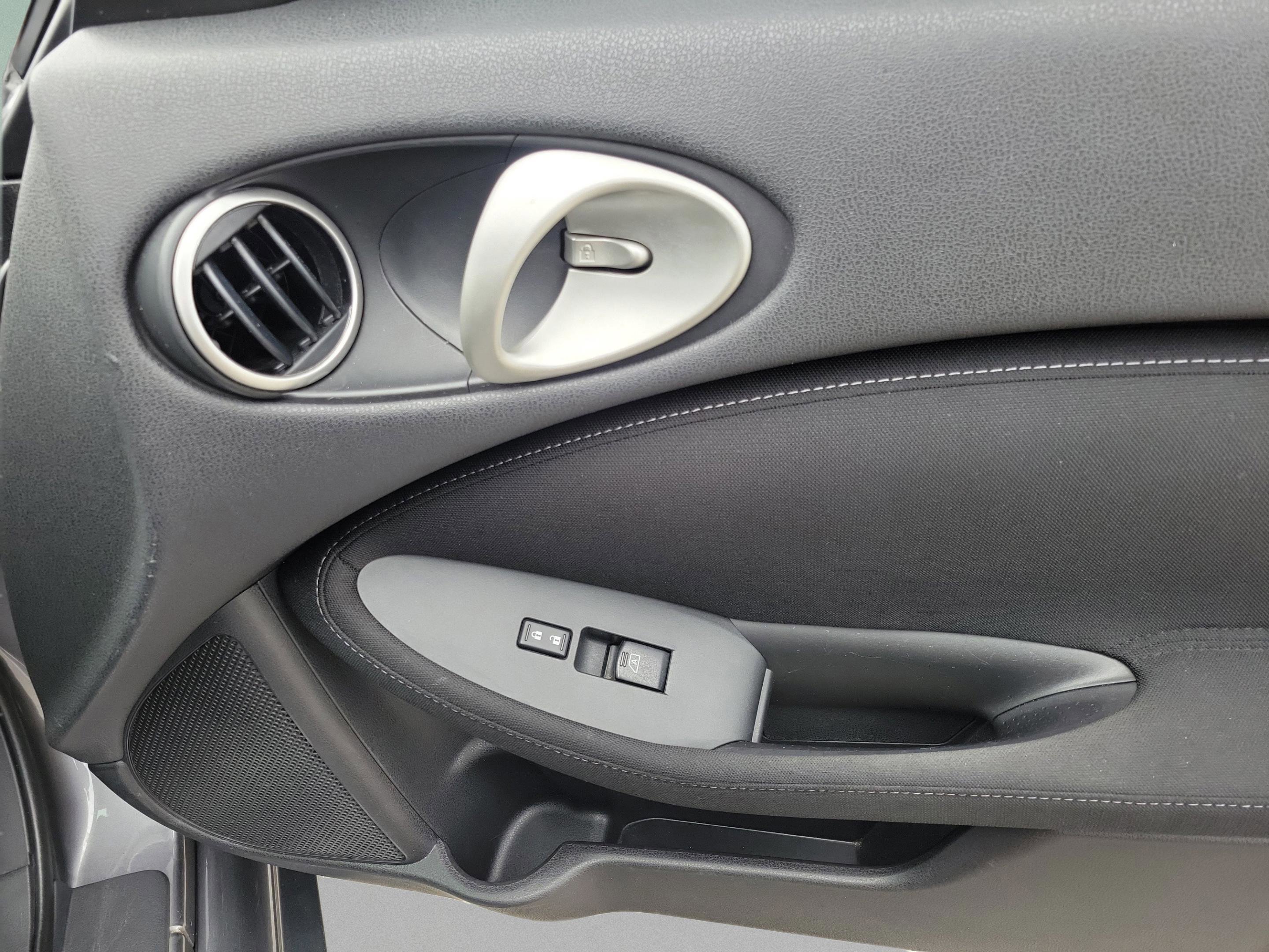 Used 2015 Nissan 370Z Coupe image 24