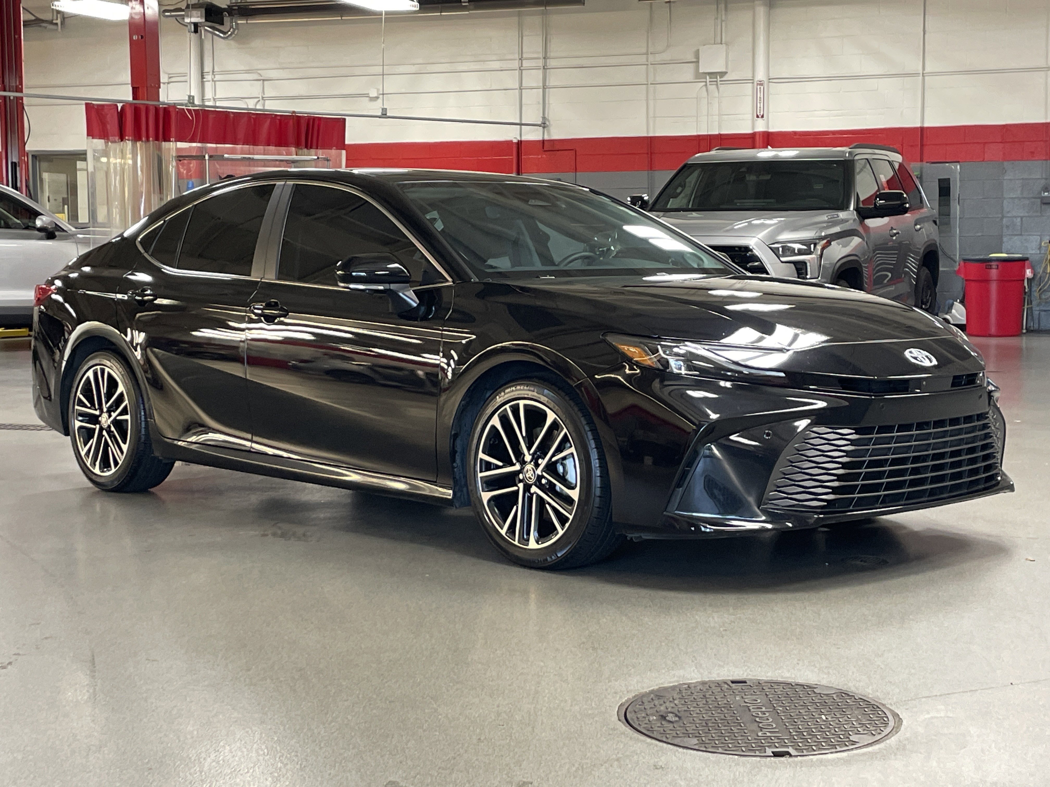 Used 2025 Toyota Camry XLE w/ Premium Plus Package FWD video 2