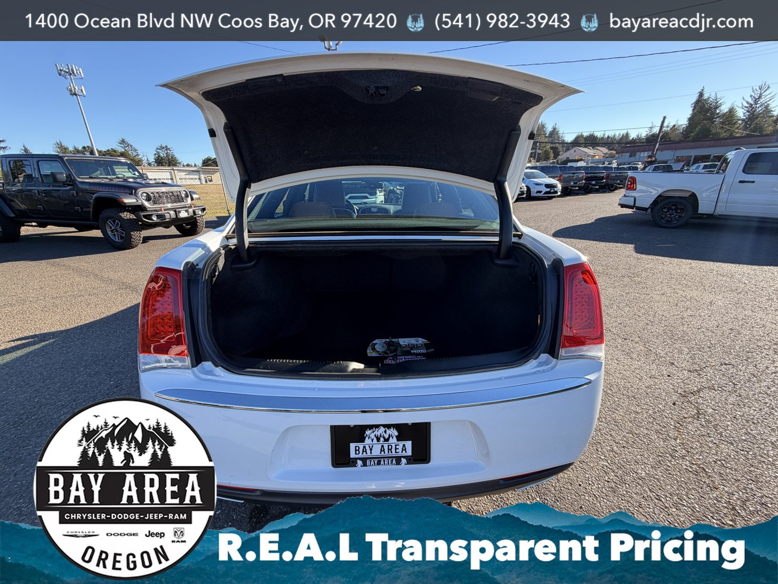 Used 2019 Chrysler 300 Limited w/ Light Group RWD image 7