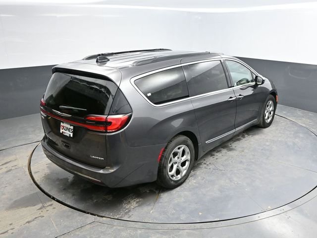 Used 2023 Chrysler Pacifica Limited FWD image 53