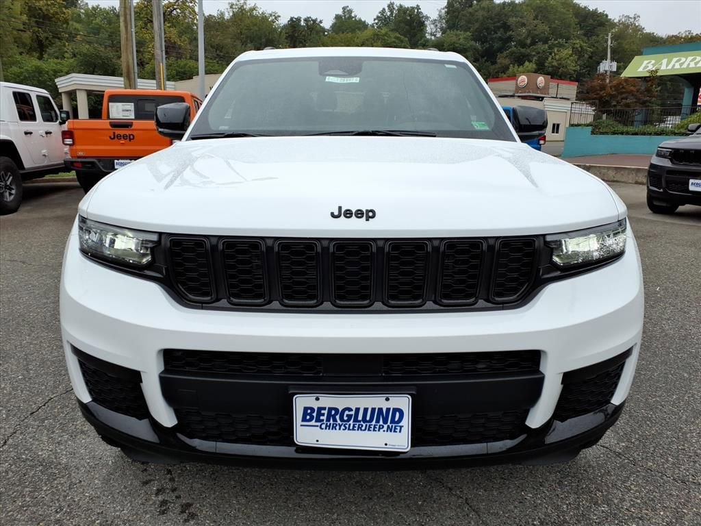 New 2025 Jeep Grand Cherokee L Altitude image 9