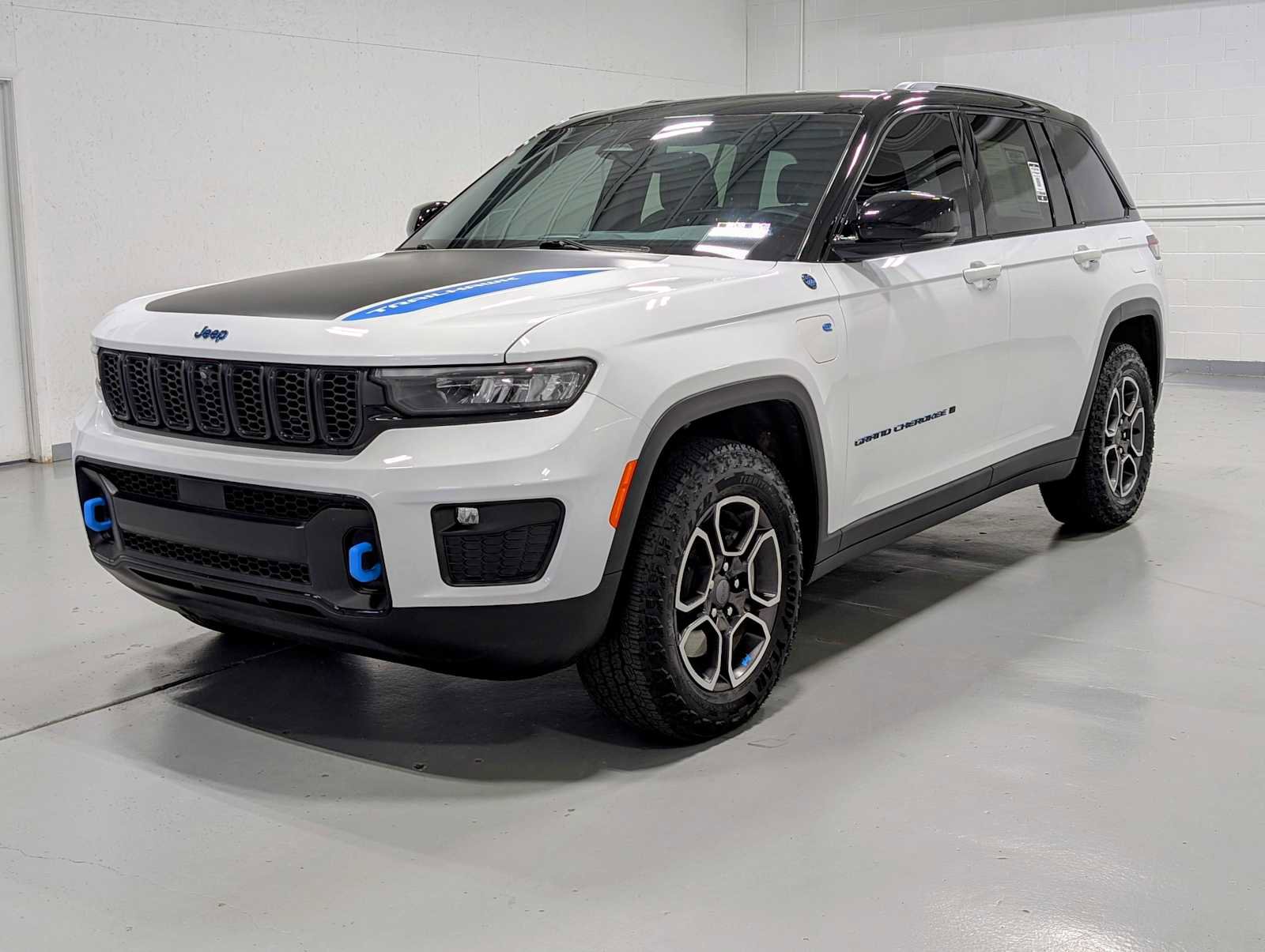 Used 2024 Jeep Grand Cherokee Trailhawk image 1